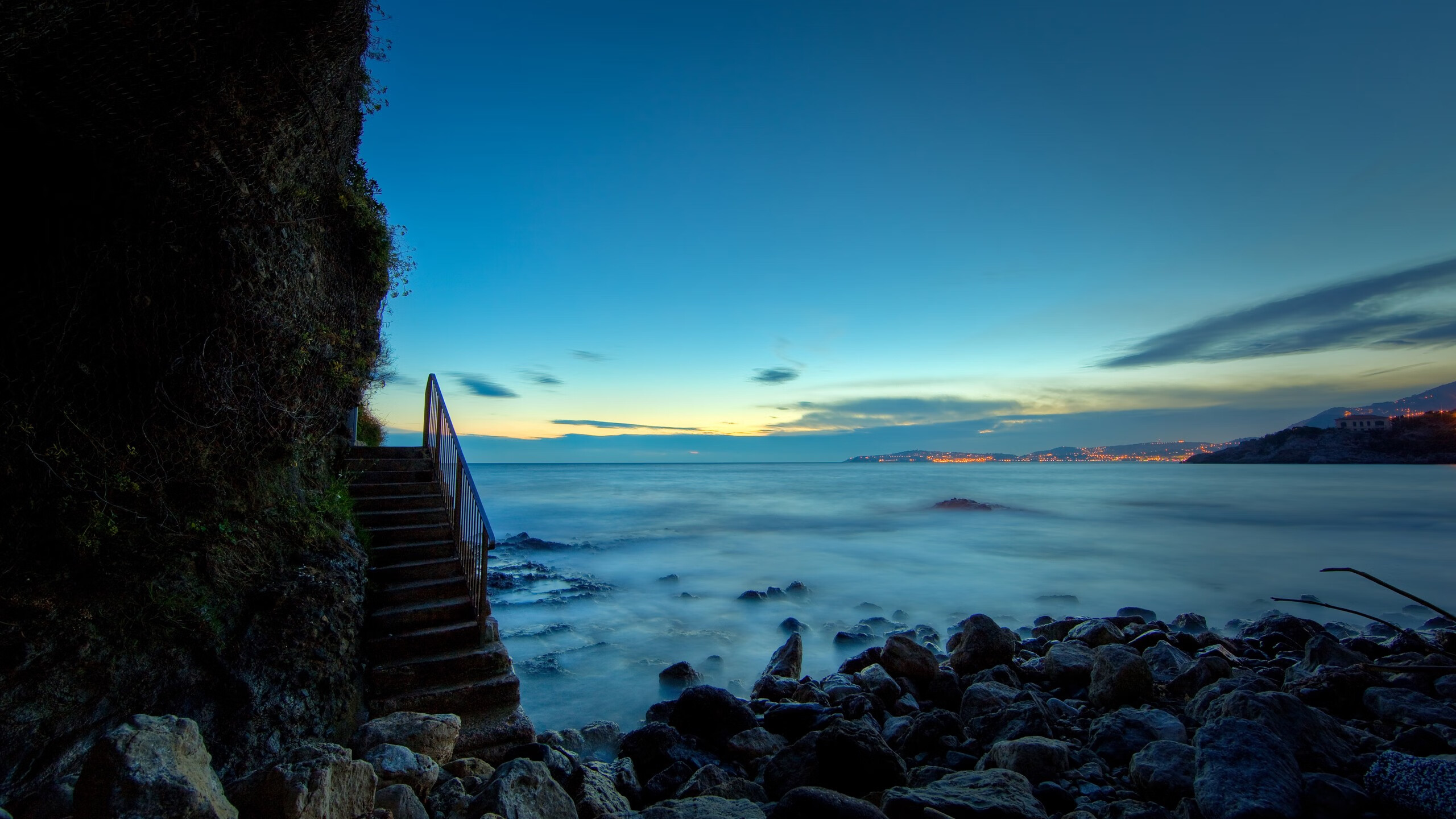 开云下载-英超逆境突围：顽强拼搏成就奇迹，英超最大逆转夺冠